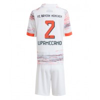 Bayern Munich Dayot Upamecano #2 Fußballbekleidung Auswärtstrikot Kinder 2025-26 Kurzarm (+ kurze hosen)